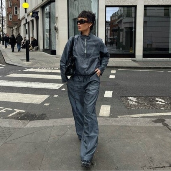 ALO Black Afterglow Wide Leg Track Pants M - Picture 2 of 10